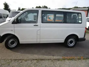 Volkswagen T5 Transporter Kasten-Kombi Kombi mit neuer Lima