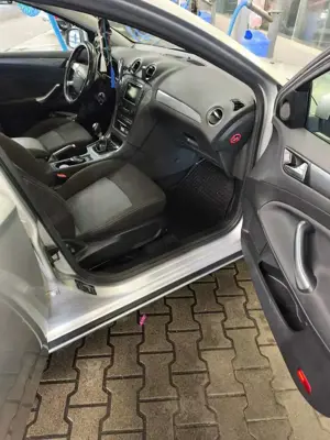Ford Mondeo Turnier 2.0 TDCi Titanium Bild 4