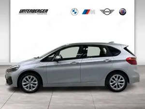 BMW 225 xe Active Tourer ACC DA+ PA RFK Pano Bild 2