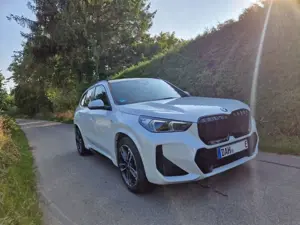 BMW iX1 30 xDrive M Sport nahezu vollausgestattet