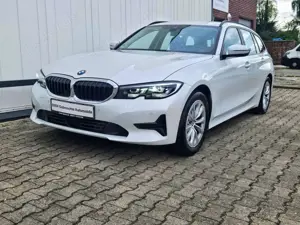 BMW 320 d*TOUR*LCProf.*ACC*HUD*KEYLESS*LED