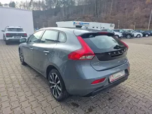 Volvo V40 Momentum/NAVI-PDC-KAMERA-17"ALU-SHZG Bild 5