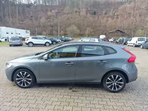 Volvo V40 Momentum/NAVI-PDC-KAMERA-17"ALU-SHZG