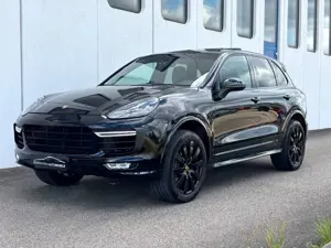 Porsche Cayenne 3.6 V6 Platinum Edition/GTS Optik/Pano