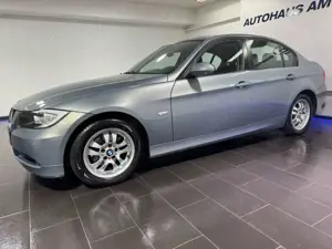 BMW 320 i Aut Lim 1H NAVI TEMPO SZHG 2xPDC 2-ZONE ALU Bild 3
