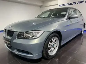 BMW 320 i Aut Lim 1H NAVI TEMPO SZHG 2xPDC 2-ZONE ALU Bild 2