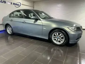 BMW 320 i Aut Lim 1H NAVI TEMPO SZHG 2xPDC 2-ZONE ALU Bild 5