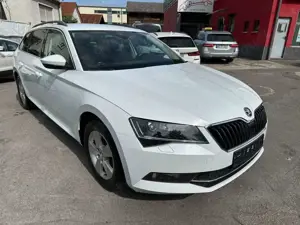 Skoda Superb 2.0 TDI Combi Ambition/ Navi/Bi-Xenon/ACC