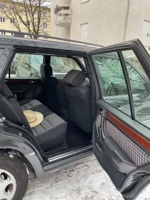 Mercedes-Benz 220 Bild 2