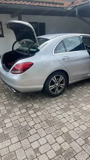 Mercedes-Benz C 180 C 180 CGI (205.040)