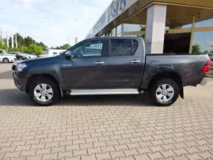 Toyota Hilux Double Cab 150PS Autm. Comfort 4x4 Navi Bild 3