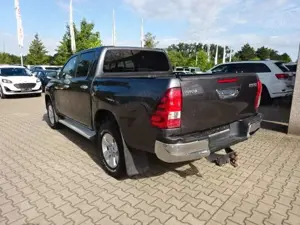 Toyota Hilux Double Cab 150PS Autm. Comfort 4x4 Navi Bild 4