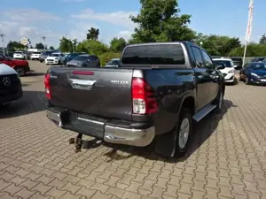 Toyota Hilux Double Cab 150PS Autm. Comfort 4x4 Navi Bild 5