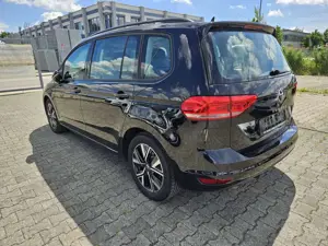 Volkswagen Touran 7 Sitze Start-Stopp Navi Standheizung Kamera Bild 5