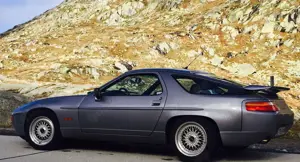 Porsche 928 S4