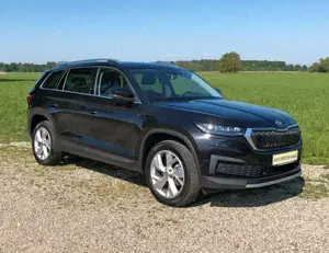 Skoda Kodiaq Tour / GARANTIE / 1. HAND / 7-SITZE / AHK Bild 2
