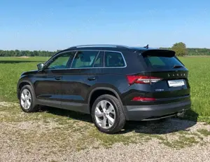 Skoda Kodiaq Tour / GARANTIE / 1. HAND / 7-SITZE / AHK Bild 3