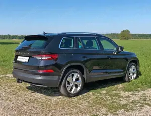 Skoda Kodiaq Tour / GARANTIE / 1. HAND / 7-SITZE / AHK Bild 4
