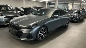 BMW i5 eDrive40 Sonderlackierung und 4 Jahre Garantie