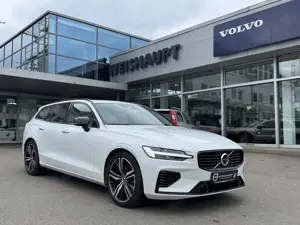 Volvo V60 T8*R-Design*AWD*AHK*Pano*360°HK*ACC*Keyless