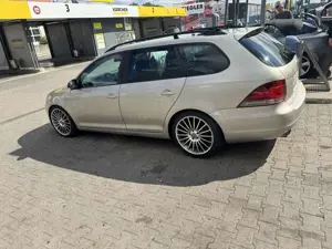 Volkswagen Golf Variant 2.0TDI Macht Paket — SportlichVollausgestattet