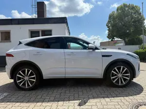 Jaguar E-Pace E-PACE Chequered Flag D180 AWD Aut.*LED*PANO*AHK
