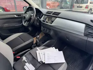 Skoda Fabia TÜV AU NEU*KLIMA*PDC*BLUETOOTH*TEMPOMAT* Bild 2