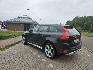 Volvo XC60 R-Design AWD Bild 3