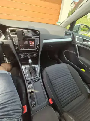 Volkswagen Golf Variant Golf VII Variant 2.0 TDI DSG MFL 8fach AHK TÜV Bild 5