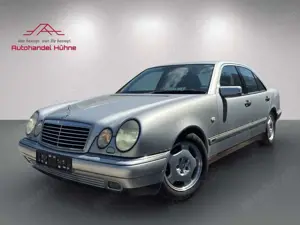 Mercedes-Benz E 240 Elegance/1.Hand/Xenon/Standheizung/V6