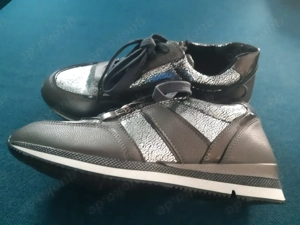 nagelneue Damensneaker mit Gltzereffekten von Topway