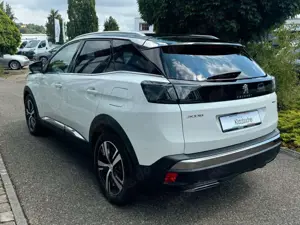 Peugeot 3008 Hybrid 225 GT Bild 3