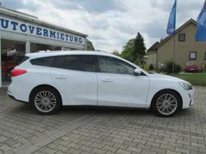 Ford Focus Turnier 2.0 EcoBlue  Automatik 150 PS TITANIUM AHK Bild 5