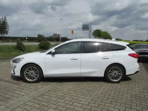 Ford Focus Turnier 2.0 EcoBlue  Automatik 150 PS TITANIUM AHK Bild 2