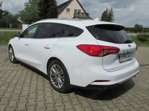 Ford Focus Turnier 2.0 EcoBlue  Automatik 150 PS TITANIUM AHK Bild 3