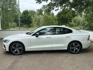 Volvo S60 S60 T8 Plug-In AWD R Design Benzin/Elektro