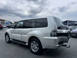 Mitsubishi Pajero 3.2 DI-D SUV-Star*7 Sitzer* Bild 5