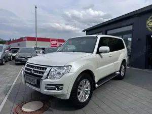 Mitsubishi Pajero 3.2 DI-D SUV-Star*7 Sitzer* Bild 3