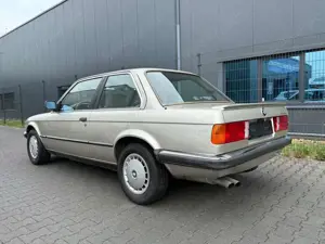 BMW 325 i Coupe KLIMA 170PS GUTER ZUSTAND!! TOP BASIS Bild 4