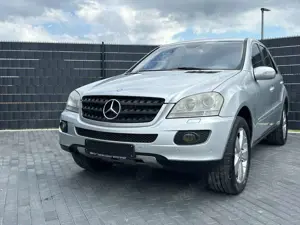 Mercedes-Benz ML 350 4-MATIC*7G*AIRMATIC*COMAND*BI-XENON*LEDER