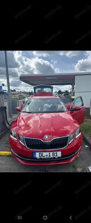 Skoda Octavia Combi 2.0 TDI DSG Premium Edition Bild 4