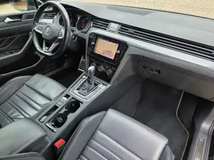 Volkswagen Passat Variant 2.0 TDI 4Motion R-Line/Leder/ACC Bild 2