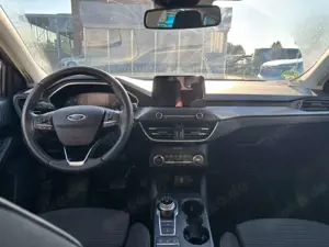 Ford Focus TITANIUM NAVI / STANDHEIZUNG / ACC / RFK / W-PAKET Bild 5