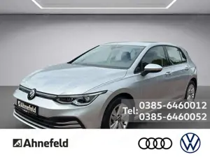 Volkswagen Golf VIII 1.5 eTSI Life DSG NAVI AHK ACC LED Bild 1