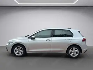 Volkswagen Golf VIII 1.5 eTSI Life DSG NAVI AHK ACC LED Bild 3