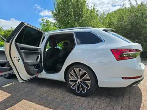 Skoda Superb Superb Combi 1.5 TSI DSGL Bild 5