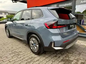 BMW iX1 30 xDrive*PanoSD*Headup*Leder*DAB*M-Fahrwerk Bild 3