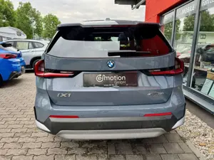 BMW iX1 30 xDrive*PanoSD*Headup*Leder*DAB*M-Fahrwerk Bild 4