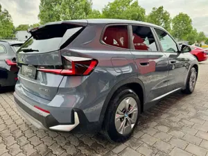 BMW iX1 30 xDrive*PanoSD*Headup*Leder*DAB*M-Fahrwerk Bild 5