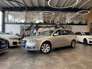 Audi A4 Avant 3.0 TDI quattro*SZHZ*PDC*TEMPOMAT*KLIMA
